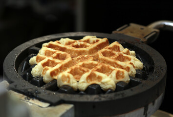 gofre en plancha recién hecho