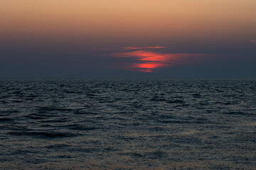 Die letzten Sonnenstrahlen des Tages in Rom Fiumicino