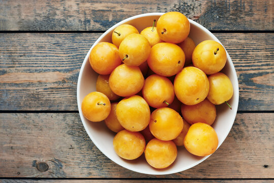 Yellow plums in a bowl.