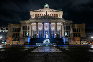 Berliner Konzerthaus bei Nacht