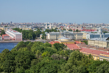 Fototapeta na wymiar panoramic top view of the University embankment of Vasilievsky Island with historical architecture on a sunny summer day in Saint-Petersburg Russia