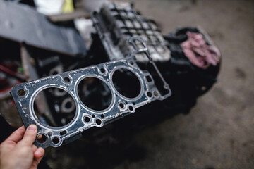 replacing the cylinder head gasket in the garage