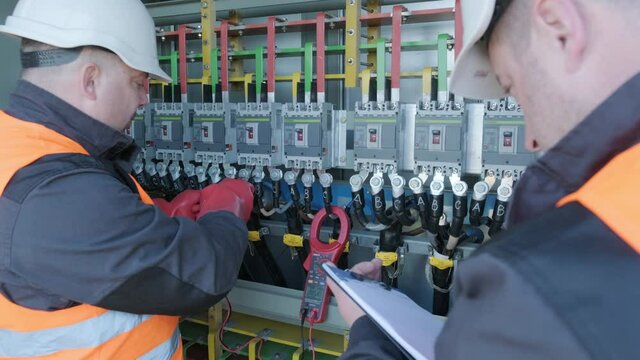 Checking the operating voltage levels of the solar panel switchgear compartment