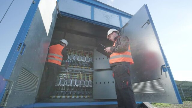 Checking the operating voltage levels of the solar panel switchgear compartment