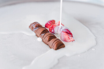 Rolled ice cream - Stir-fried ice cream concept - Ingredients: Chocolate, milk and strawberries