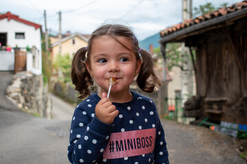 Fototapeta premium child eating ice cream
