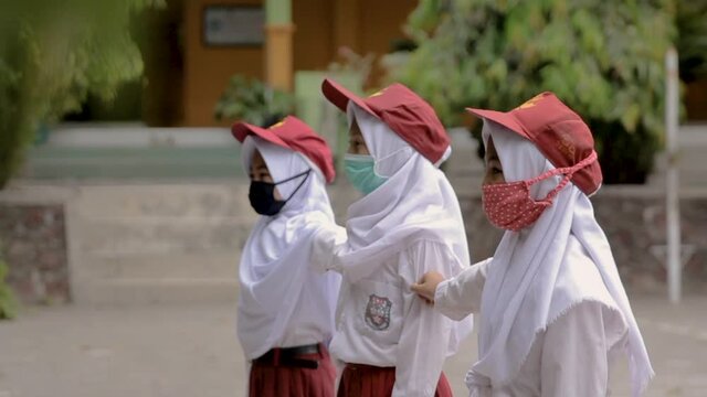 a portrait of indonesian elementary school flag raiser aranging the ranks