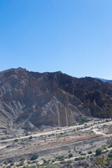 Fototapeta premium en salta, tucuman, argentina hay lugares que entre ruinas dan vida a la cultura del interior, indigenas, las iglesias, el cerro de los 7 colores, sus montañas, hacen magia