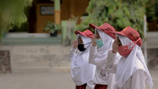 a portrait of indonesian elementary school flag raiser aranging the ranks