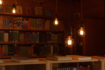 温かい雰囲気の古本屋・書店・図書館イメージ