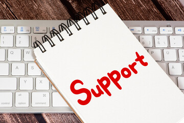 Ein Computer und Support