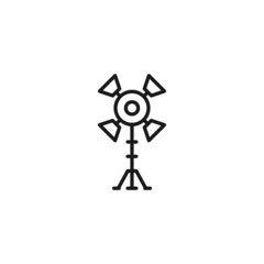 Obraz premium Line icon of simple camera with lens and buttons