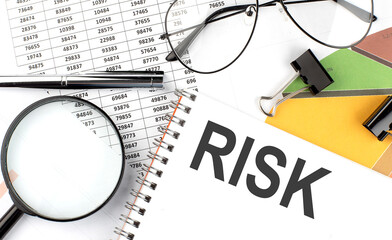 RISK - the inscription of text on the Notepad, and chart. Business concept