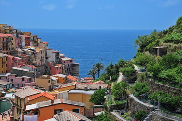 Obraz premium High angle view of scenic Mediterranean town - Manarola, Cinque Terre, Italy