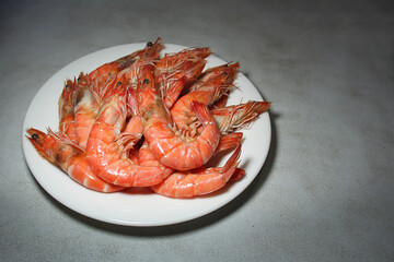 Baked shrimp is a very delicious dish.