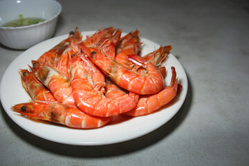 Baked shrimp is a very delicious dish.