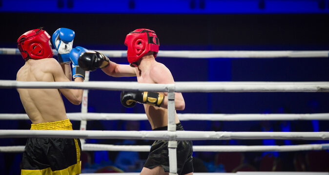 Walka bokserska w ringu