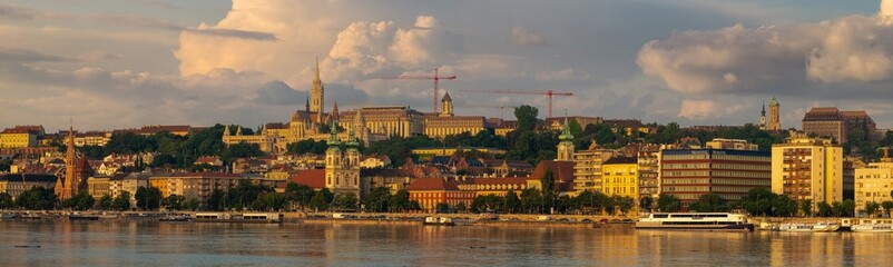 Fototapeta na wymiar Panorama of the representative part of Budapest
