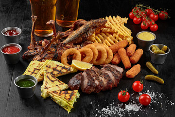 Beer set of chicken, pork, fish, cheese sticks, onion rings, fries and burritos