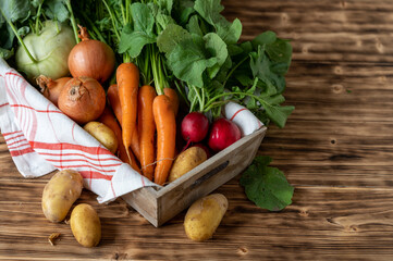 KIste mit frischem Gemüse 2