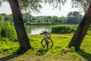 Naklejka premium Bike on the river bank