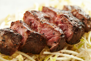 Stir-fried Green Bean Sprouts and Beefsteak