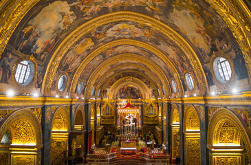 Saint John's Co-Cathedral ornated nave. Roman Catholic church in the capital of  Malta. Beautiful baroque architecture. - obrazy, fototapety, plakaty