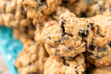 Chewy oatmeal raisin cookies