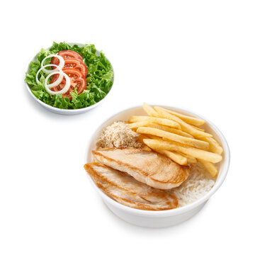 Marmita com filet de frango grelhado, arroz, farofa e batatas fritas, isolado com path