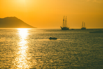 Fototapeta na wymiar amazing sunset by the sea with boats