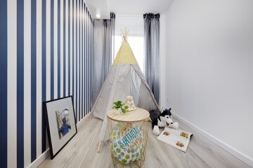 Pastelowy pokój dziecięcy w komfortowym mieszkaniu