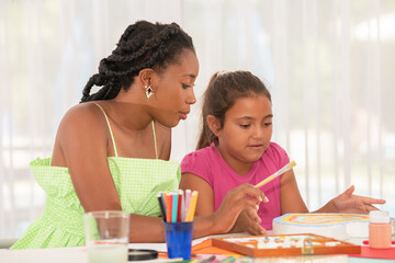 Obraz premium African American teacher helping to student to paint in art class