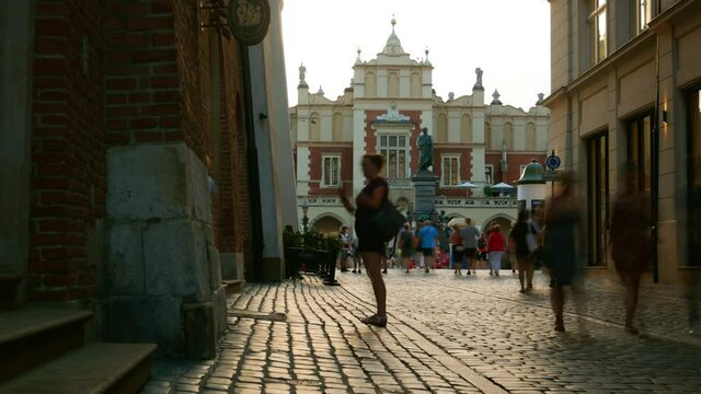 Sukiennice, Krak&oacute;w, Polska. Średniowieczne miasto. Timelapse
