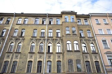 Fototapeta na wymiar facade of a building in the city