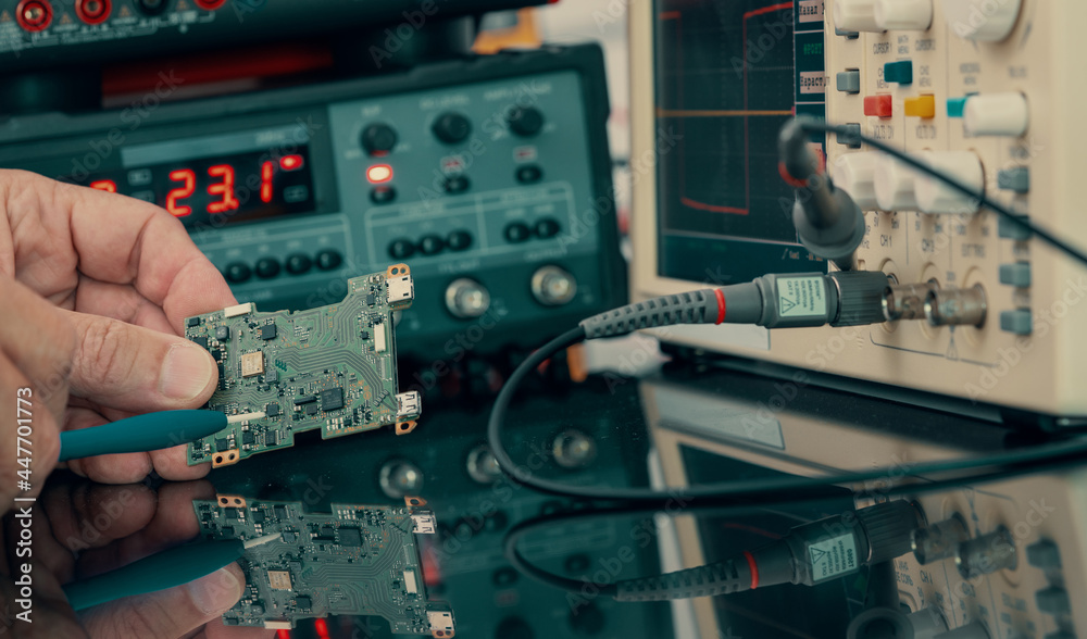 Poster Development of the design of an electronic device in the laboratory of semiconductor electronics