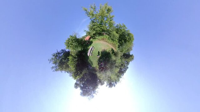 Tiny Planet Biotop Landschaft mit Gew&auml;sser und B&auml;ume  - Teich  mit Steg im Naturschutzgebiet