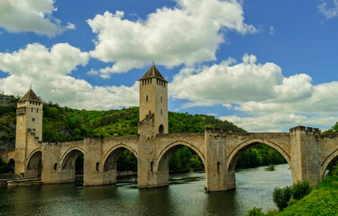 Fototapeta na wymiar Pont Valentre, medieval fortified bridge in Cahors, Lot, France