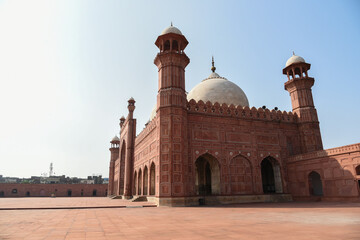 Fototapeta na wymiar The Badshahi Mosque is a Mughal-era congregational mosque in Lahore