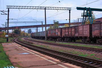 Fototapeta na wymiar A train of railway freight cars stands at the station. The time of shooting in autumn.