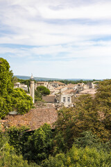 Fototapeta na wymiar Vue sur la ville de Beaucaire depuis les remparts du Château de Beaucaire (Occitanie, France)