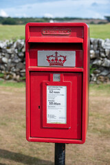 Fototapeta na wymiar Red square post box