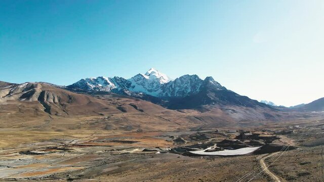 nevado charqui  situado en Bolivia a 5400 m s.n .m