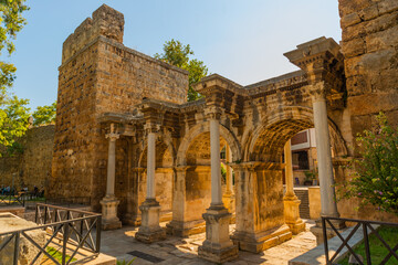 Obraz premium ANTALYA, TURKEY: Adrian Gate. Antique ancient construction of marble and limestone.