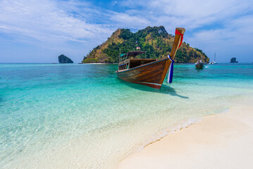 Fototapeta na wymiar A long-tail boat on Tup island, Thailand
