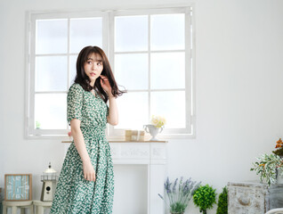 女性のファッションイメージ