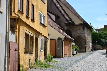 Blick auf die Altstadt von Rothenburg ob der Tauber mit Scheune