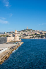 Obraz premium discovery of the harbor of Marseille and the islands of the region, France