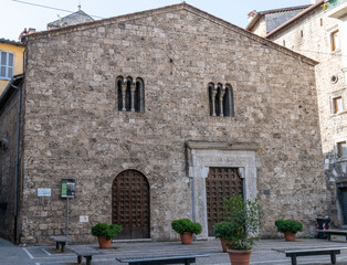 Fototapeta na wymiar church of san Lorenzo in old course of terni