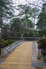 金沢を代表する観光名所・兼六園の早春の様子