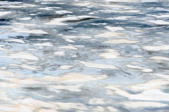 Fonte de la glace dans le Parc National du Mercantour